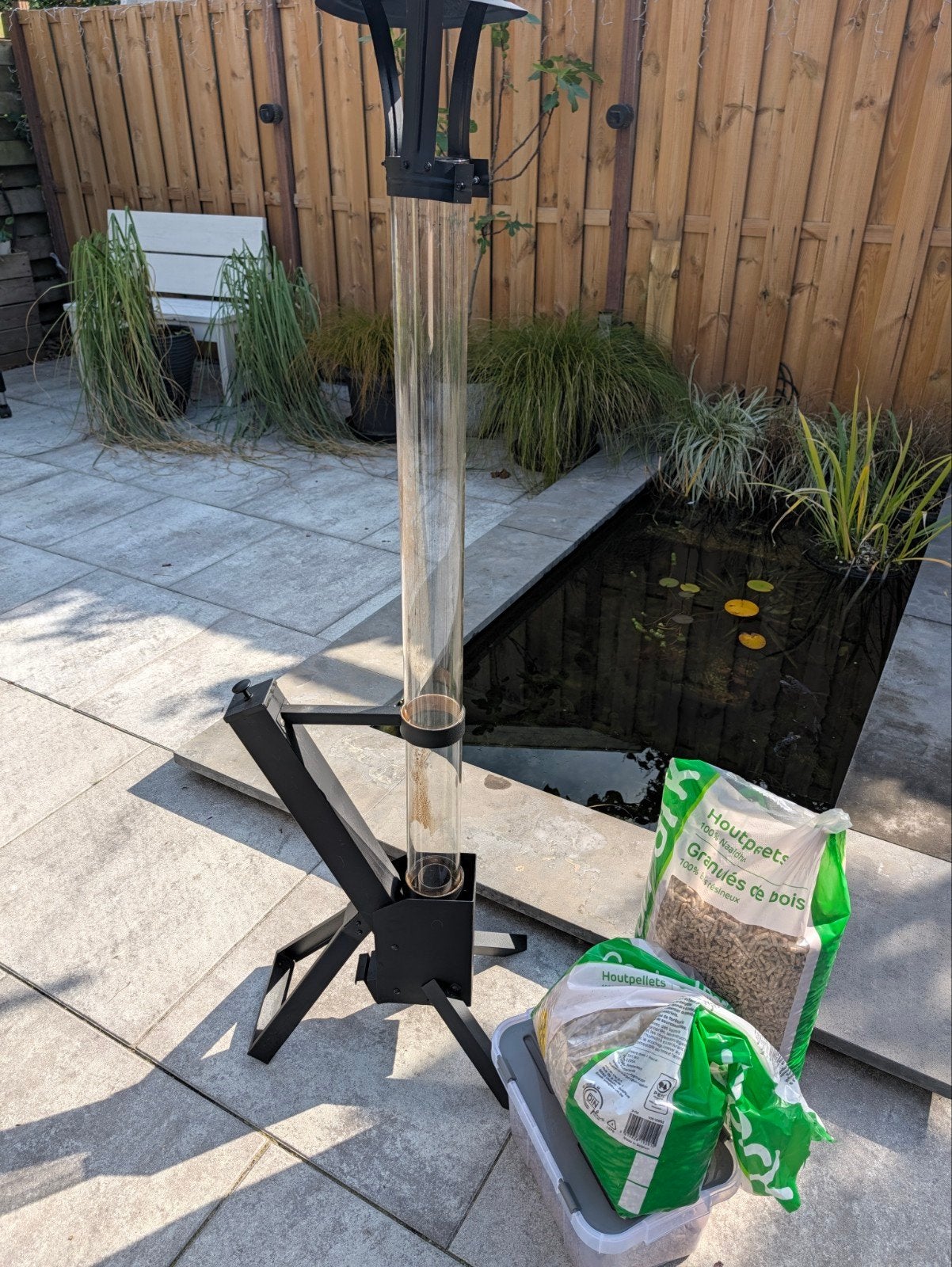 Flame tower met pellets en schepje, Ophalen, Zo goed als nieuw, Vuurkorf