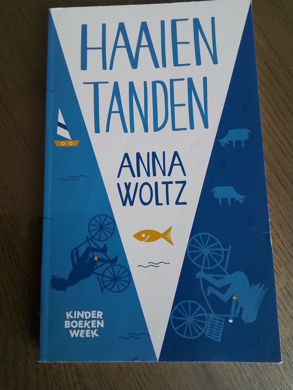 Anna Woltz - Haaientanden, Boeken, Fictie algemeen, Anna Woltz, Ophalen of Verzenden, Zo goed als nieuw