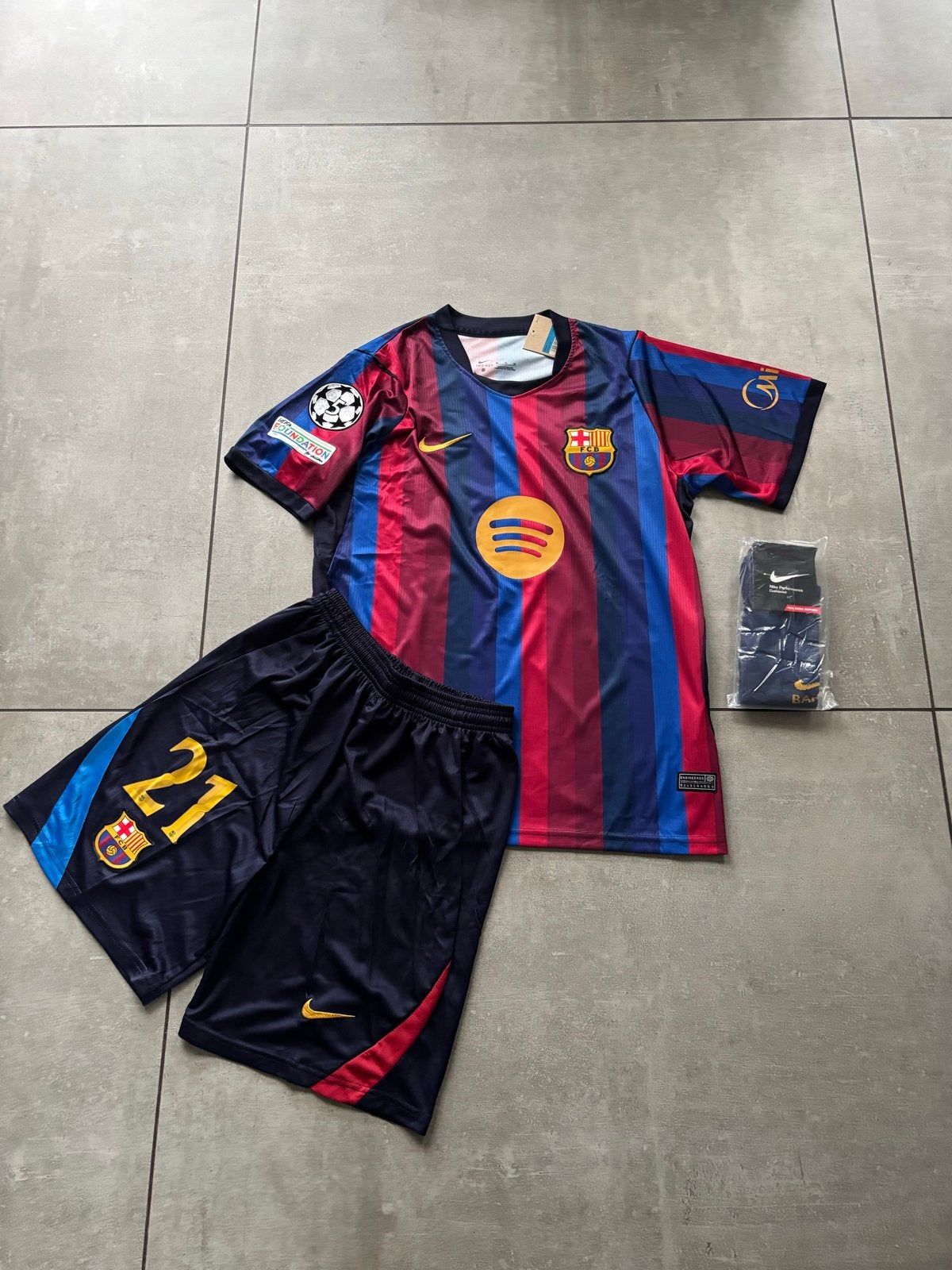 FC Barcelona Thuistenue Maat M (26/27) met De Jong 21, Maat M, Ophalen of Verzenden, Nieuw, Set