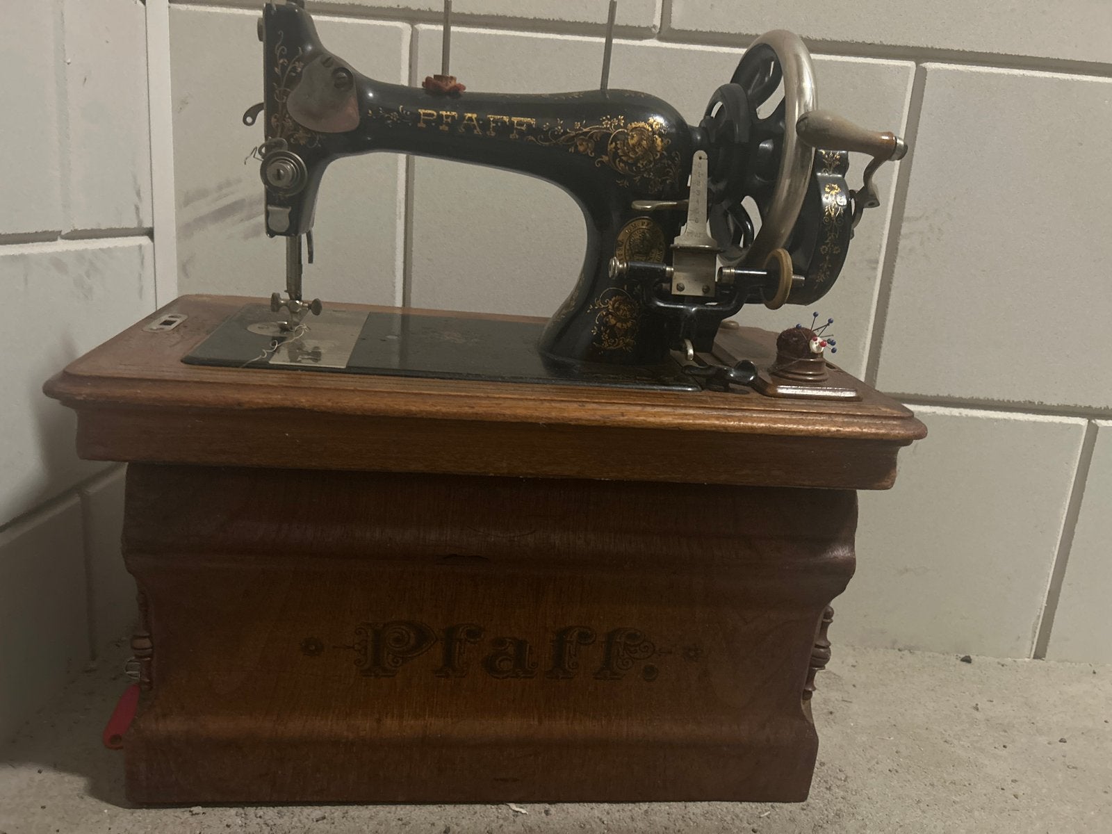Antieke Pfaff naaimachine met houten kist - Decoratief, Ophalen of Verzenden