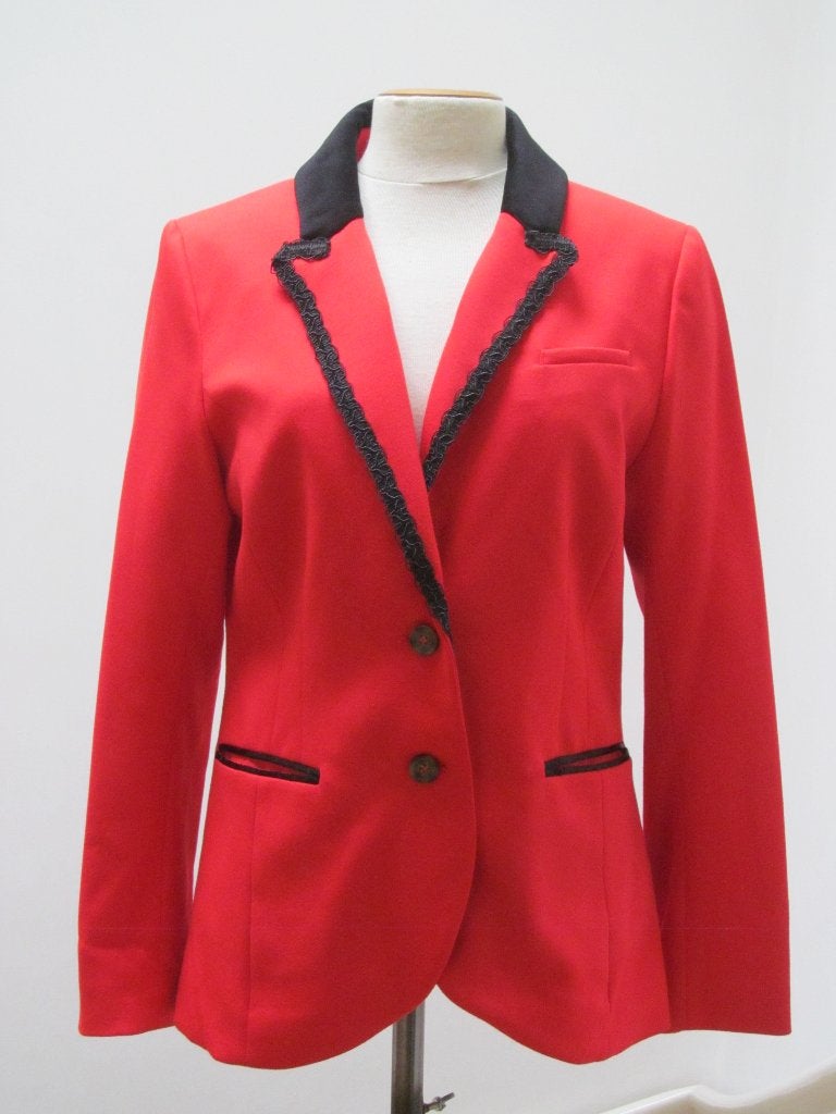 Colbert rood met zwarte kraag en bies, 2 stuks, maat 42, Ophalen of Verzenden, Zo goed als nieuw, Bovenkleding