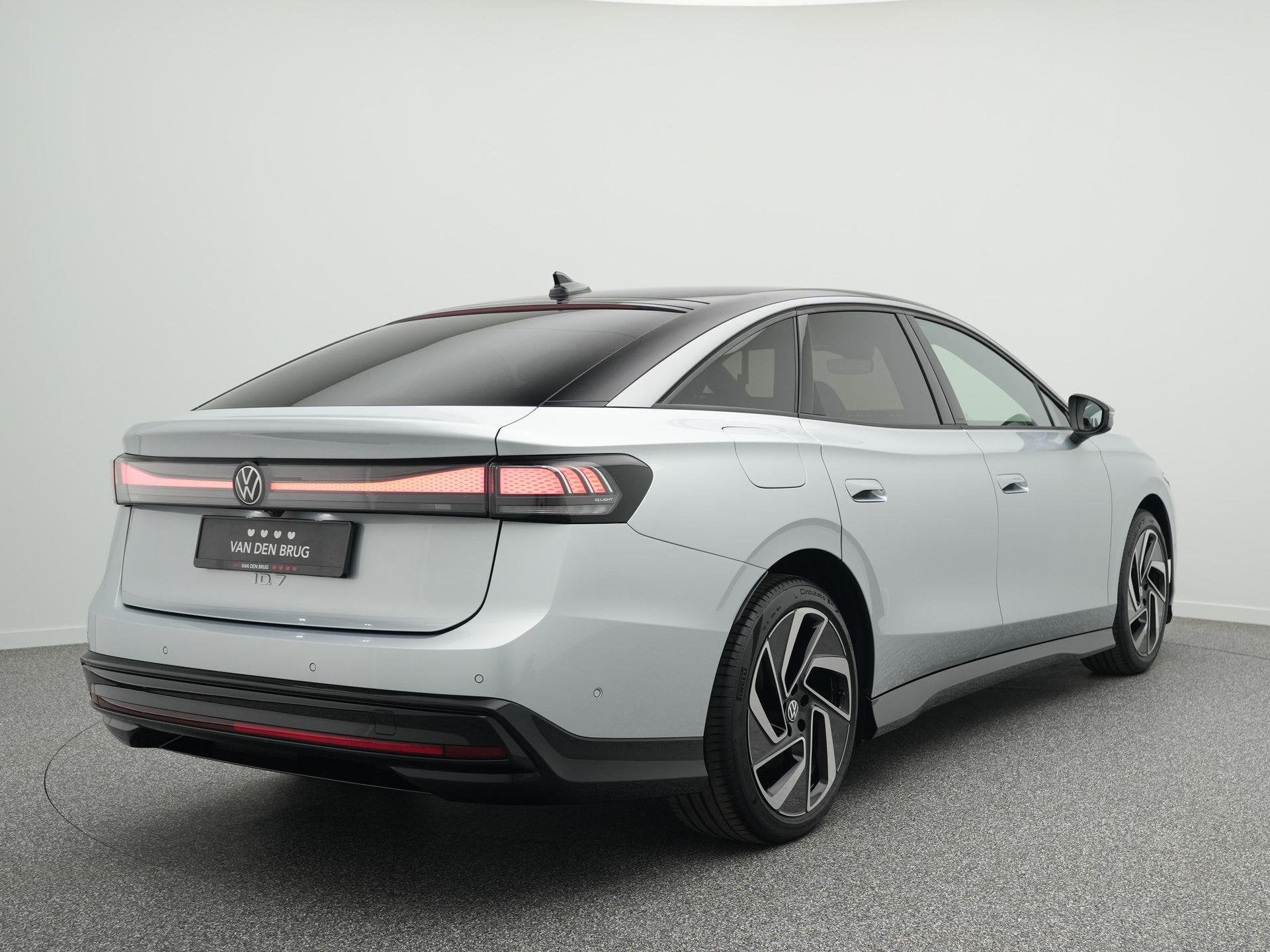 Volkswagen ID.7 Pro Business 77 kWh 286 pk | LED Matrix | Ha, Auto's, Automaat, Gebruikt, Zwart, 595 km