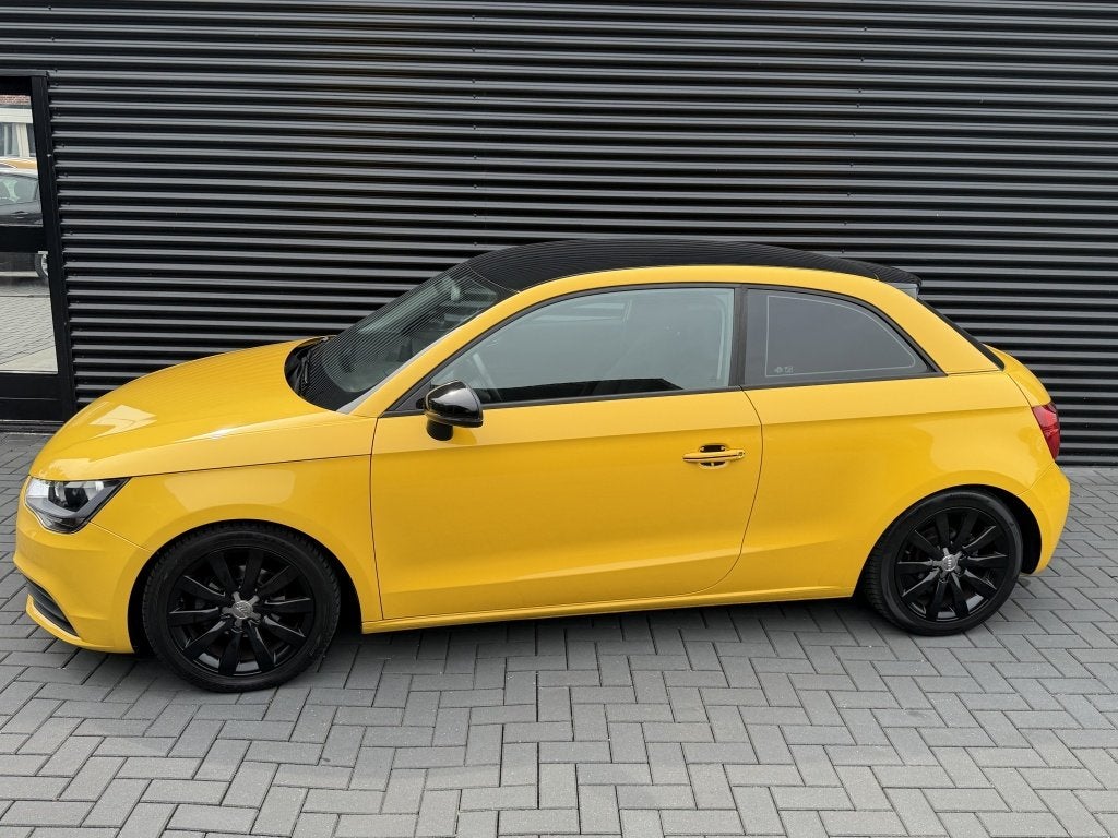 Audi A1 1.2 TFSI Attraction| GEEL| VERLAAGD| UNIEK| LM| NAVI, Auto's, Euro 5, Zwart, 4 cilinders, 4 stoelen