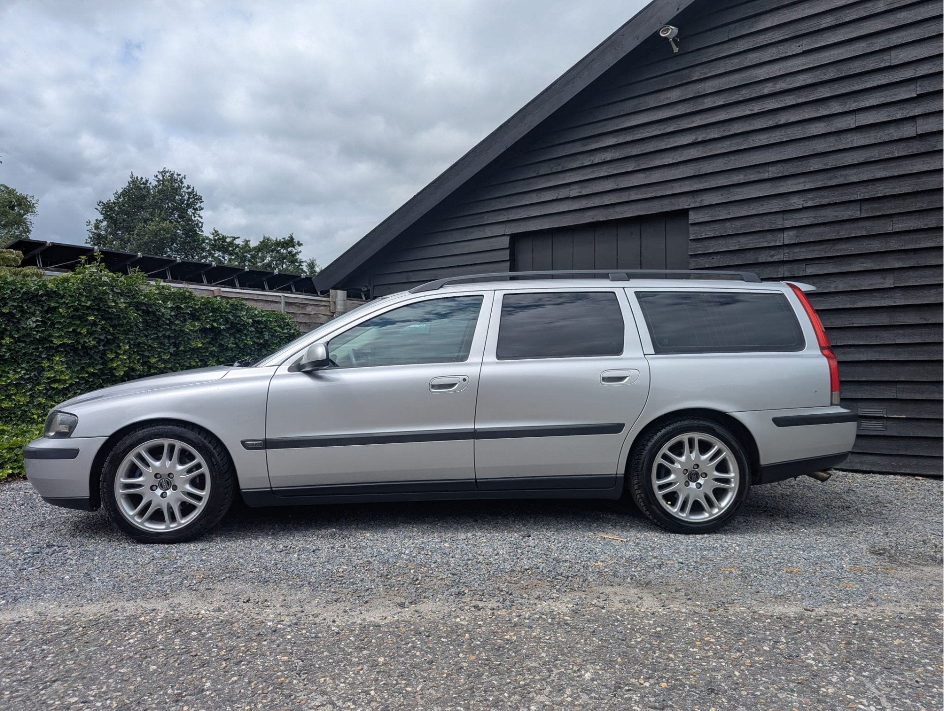 Volvo V70 2.3 T-5 (bj 2004, automaat), Beige, 252 pk, 93 €/maand, 750 kg