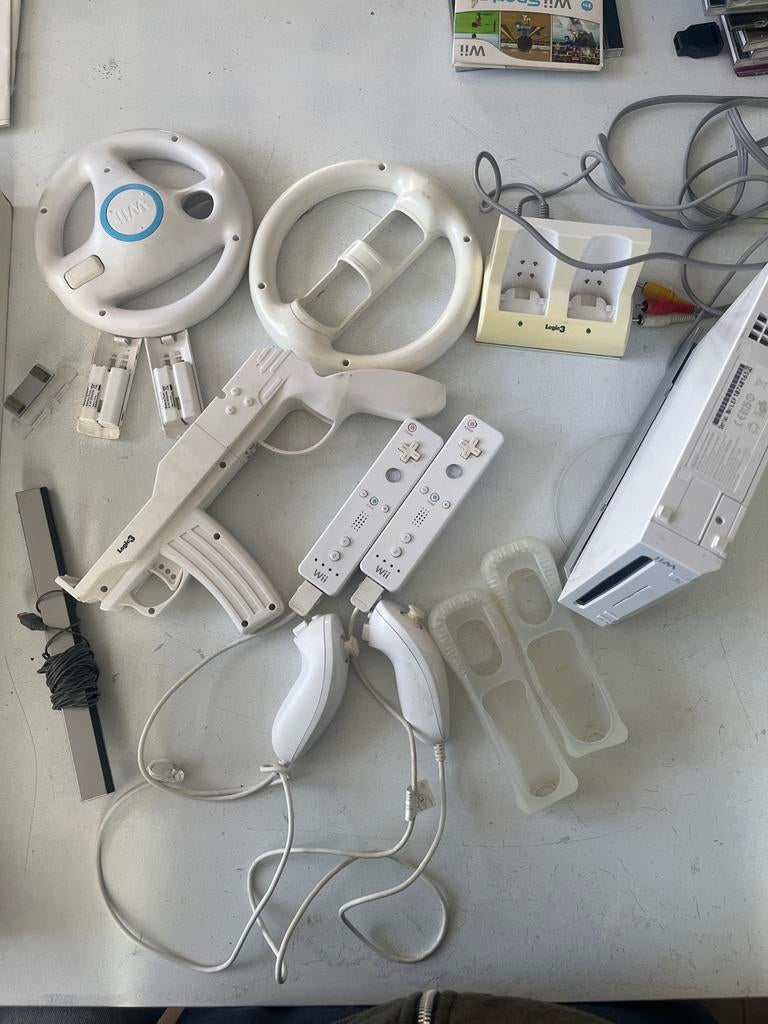 Nintendo Wii Console  RVL 01 met accessoires en games, Spelcomputers en Games, Ophalen of Verzenden, Zo goed als nieuw, Met 2 controllers