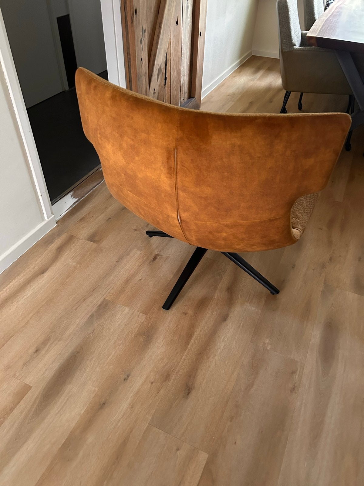 Comfortabele draaibare relax stoel - Okergeel, Huis en Inrichting, Overige kleuren, Ophalen of Verzenden, Zo goed als nieuw, Eén