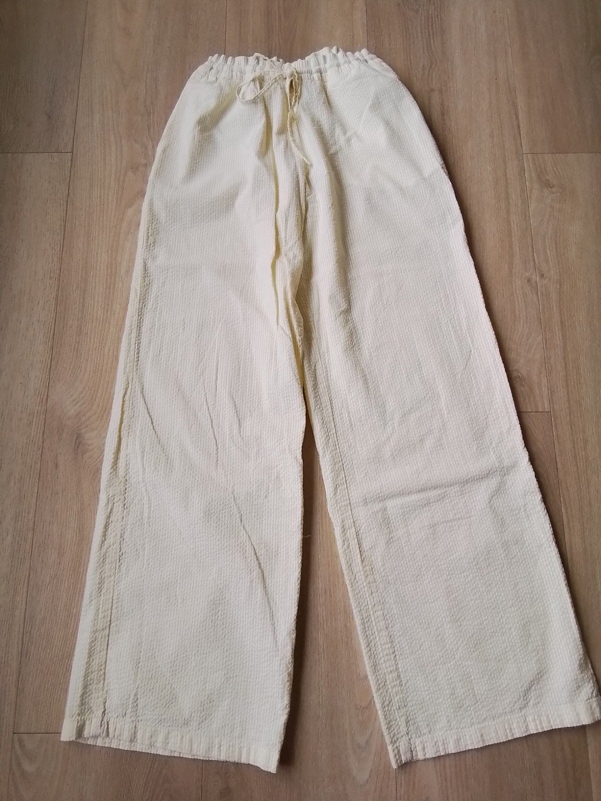 Geel-witte broek Divided mt S/170, Broek, Meisje, Ophalen of Verzenden, Zo goed als nieuw