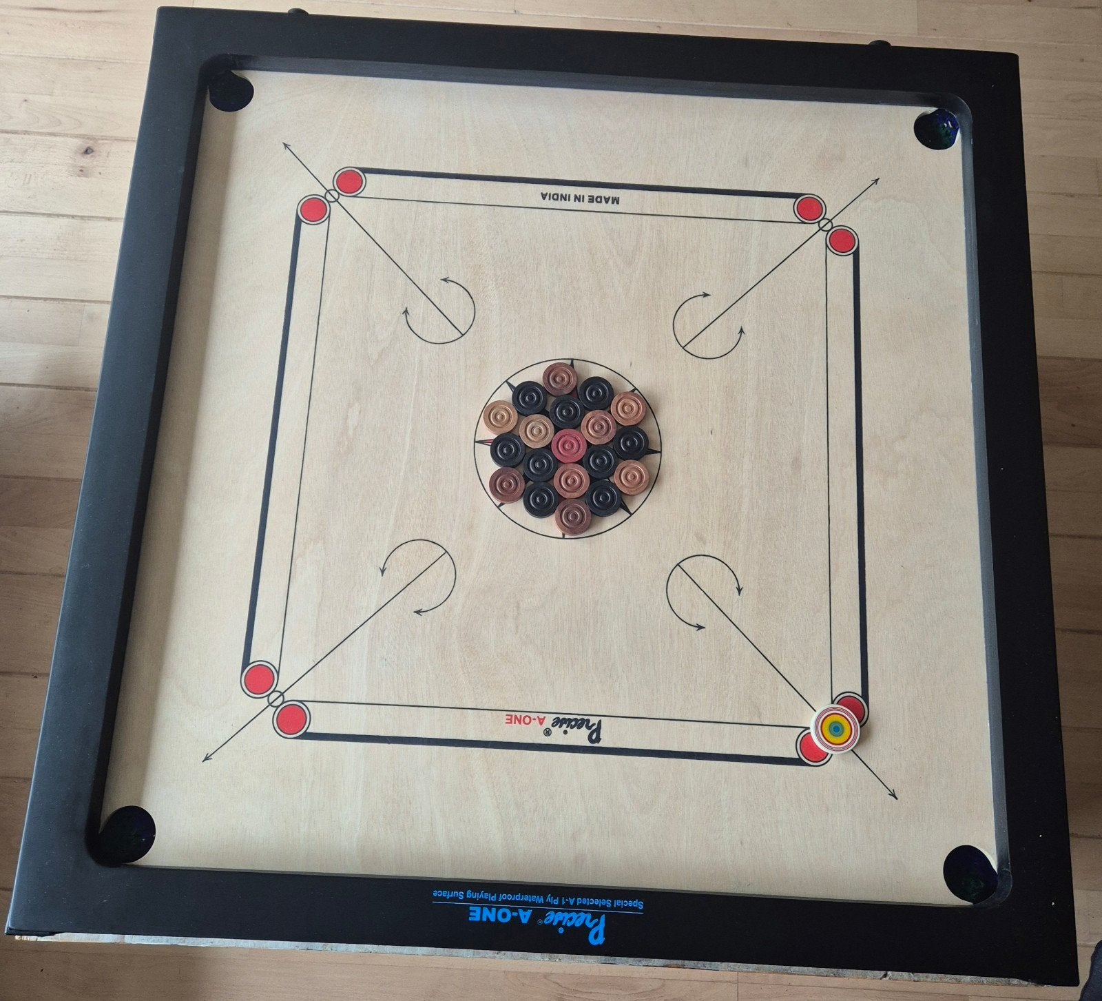 Carrom Board - Precise A-One - Zo goed als nieuw, Hobby en Vrije tijd, Gezelschapsspellen | Bordspellen, Drie of vier spelers