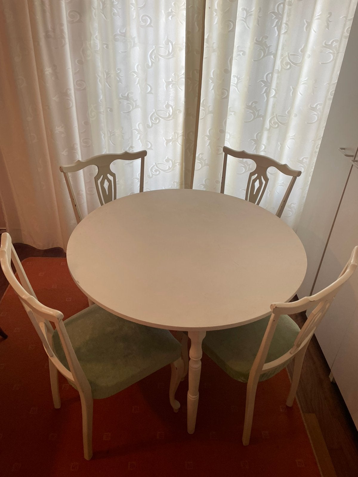 Ronde barok tafel met 4 stoelen Wit en lichtgroen zitje, Huis en Inrichting, Ophalen, Gebruikt, 4 tot 6 stoelen
