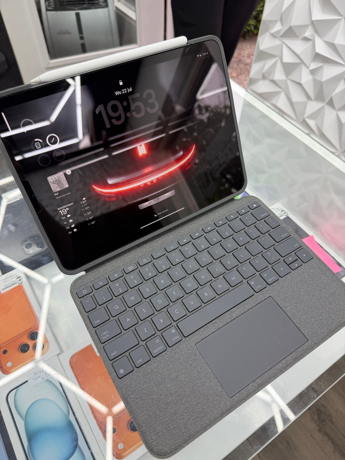 iPad Air 5e Gen met Logitech toetsenbordhoes en Apple Pencil, Apple, Apple, Apple iPad Air, Ophalen of Verzenden