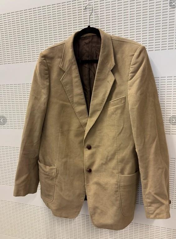 Classic Velvet Jacket - Size 56, Ophalen of Verzenden, Zo goed als nieuw, Maat 56/58 (XL), Beige