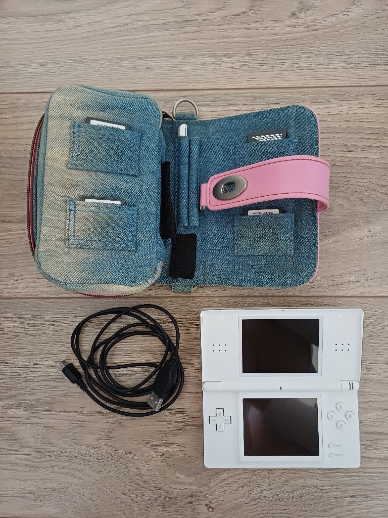 Nintendo DS Lite, inclusief 4 spellen, Spelcomputers en Games, Spelcomputers | Nintendo DS, Gebruikt, Wit, Ophalen of Verzenden