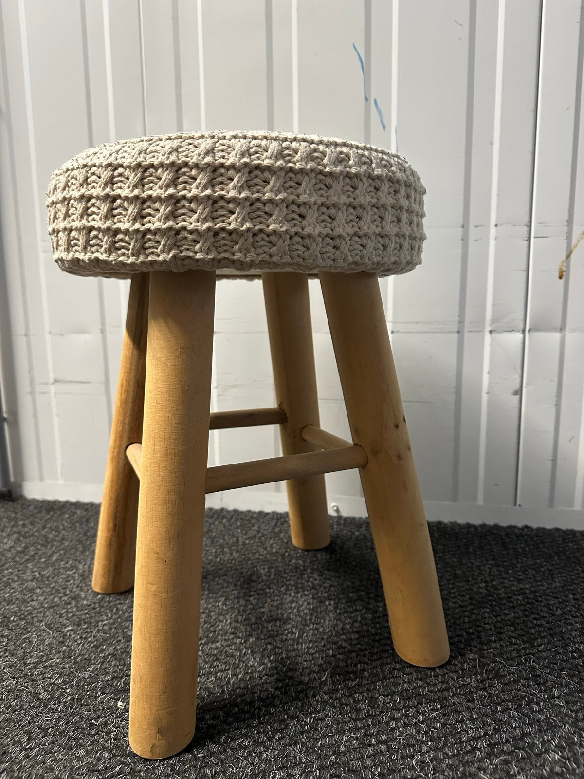 Houten krukje met gehaakte zitting, Ophalen, Gebruikt, Hout