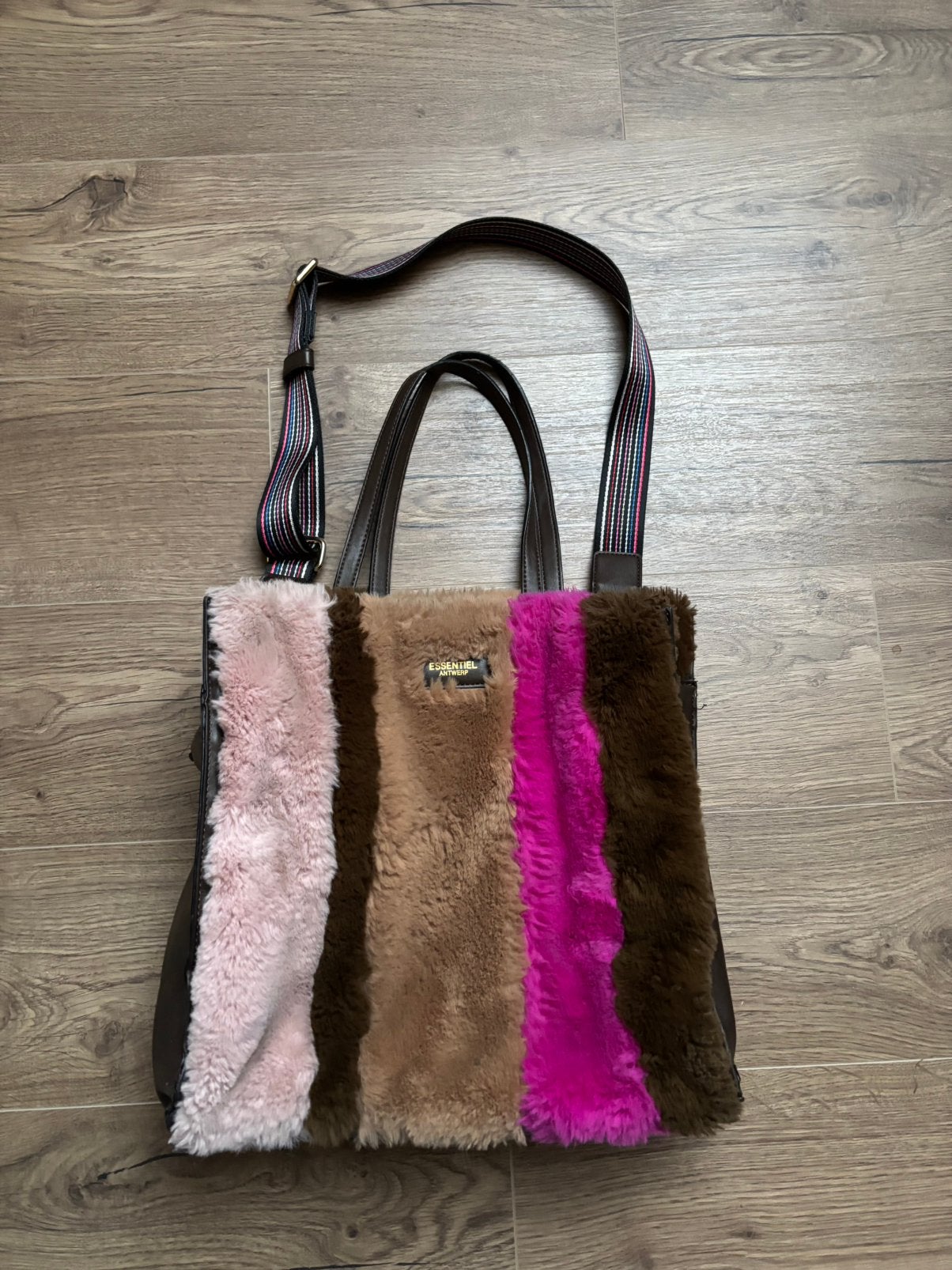 Essentiel tas, Sieraden, Tassen en Uiterlijk, Tassen | Damestassen, Ophalen of Verzenden, Zo goed als nieuw, Handtas