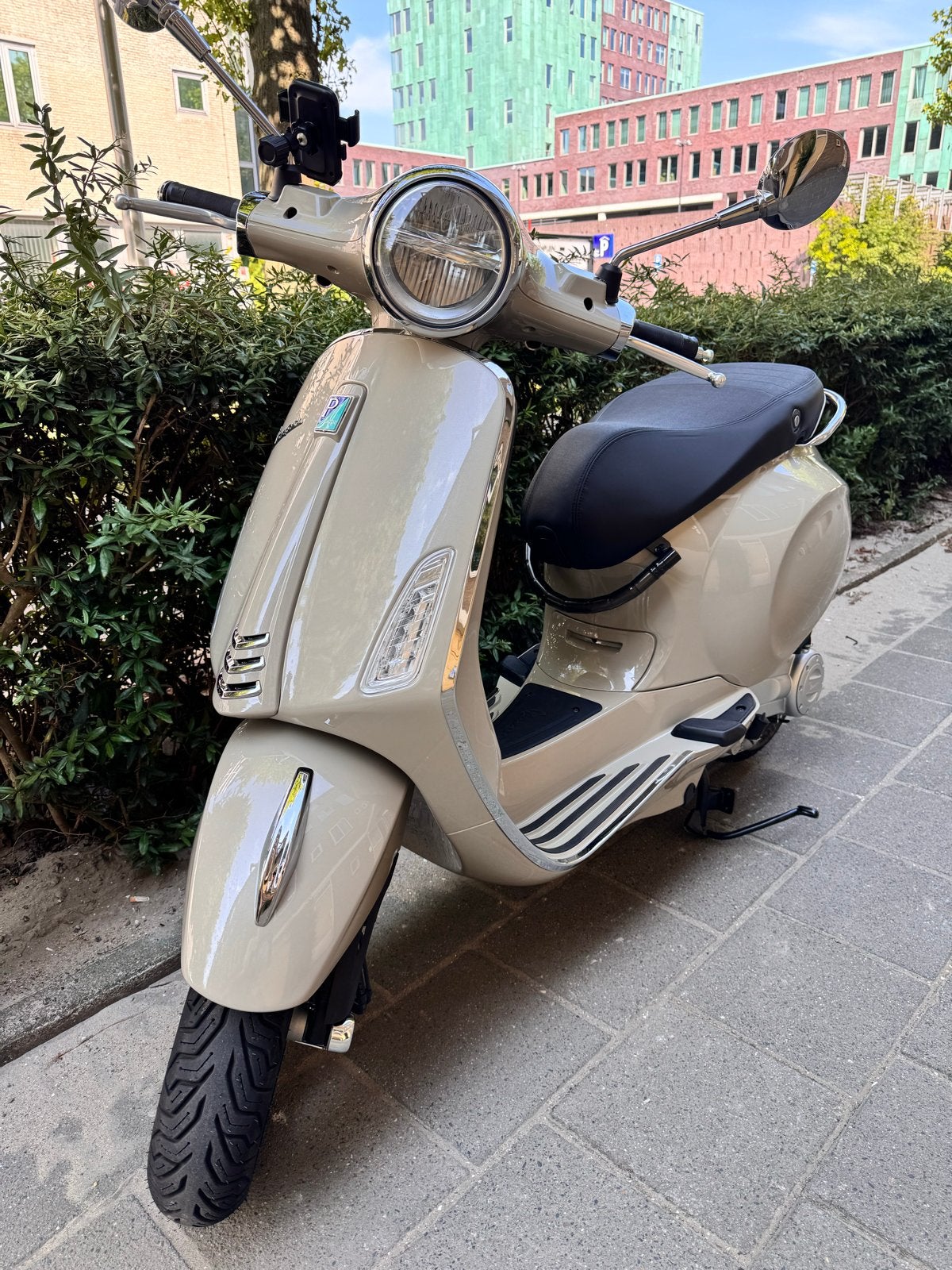 Vespa Primavera 80th Anniversary Edition - Zo goed als nieuw, Fietsen en Brommers, Scooters | Vespa, Ophalen, Maximaal 45 km/u