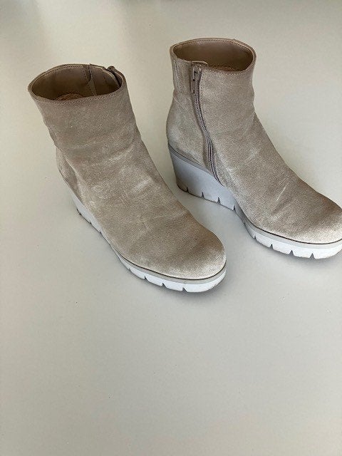 Suede korte laarzen van Gabor, Kleding | Dames, Schoenen, Beige, Lage of Enkellaarzen, Gabor, Ophalen of Verzenden
