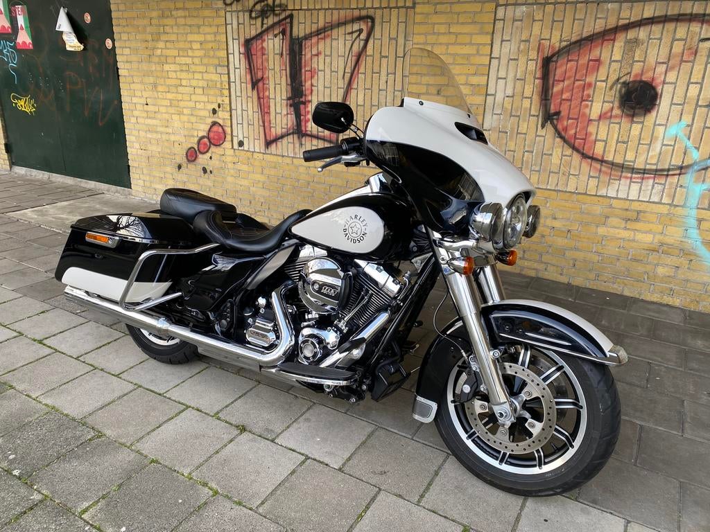 Nette en goed onderhouden 2015 Electra Glide NL Inr mogelijk, Motoren, 2 cilinders, 1690 cc, Occasion, LED Verlichting
