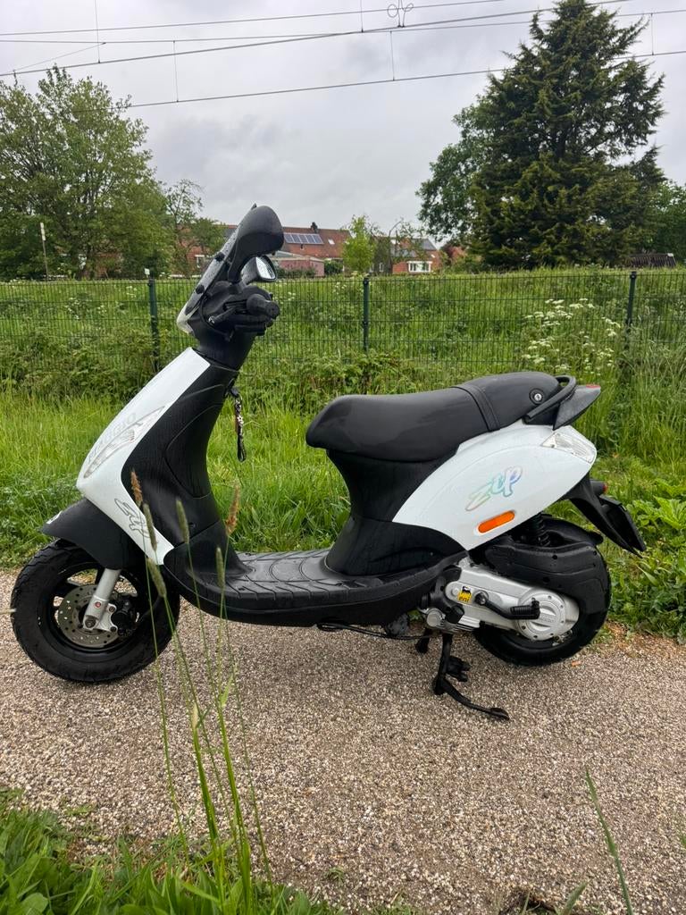 Zip 4 takt. Bj 2015.  Cabrateur versie, Fietsen en Brommers, Scooters | Piaggio, Ophalen of Verzenden, Zo goed als nieuw, Benzine
