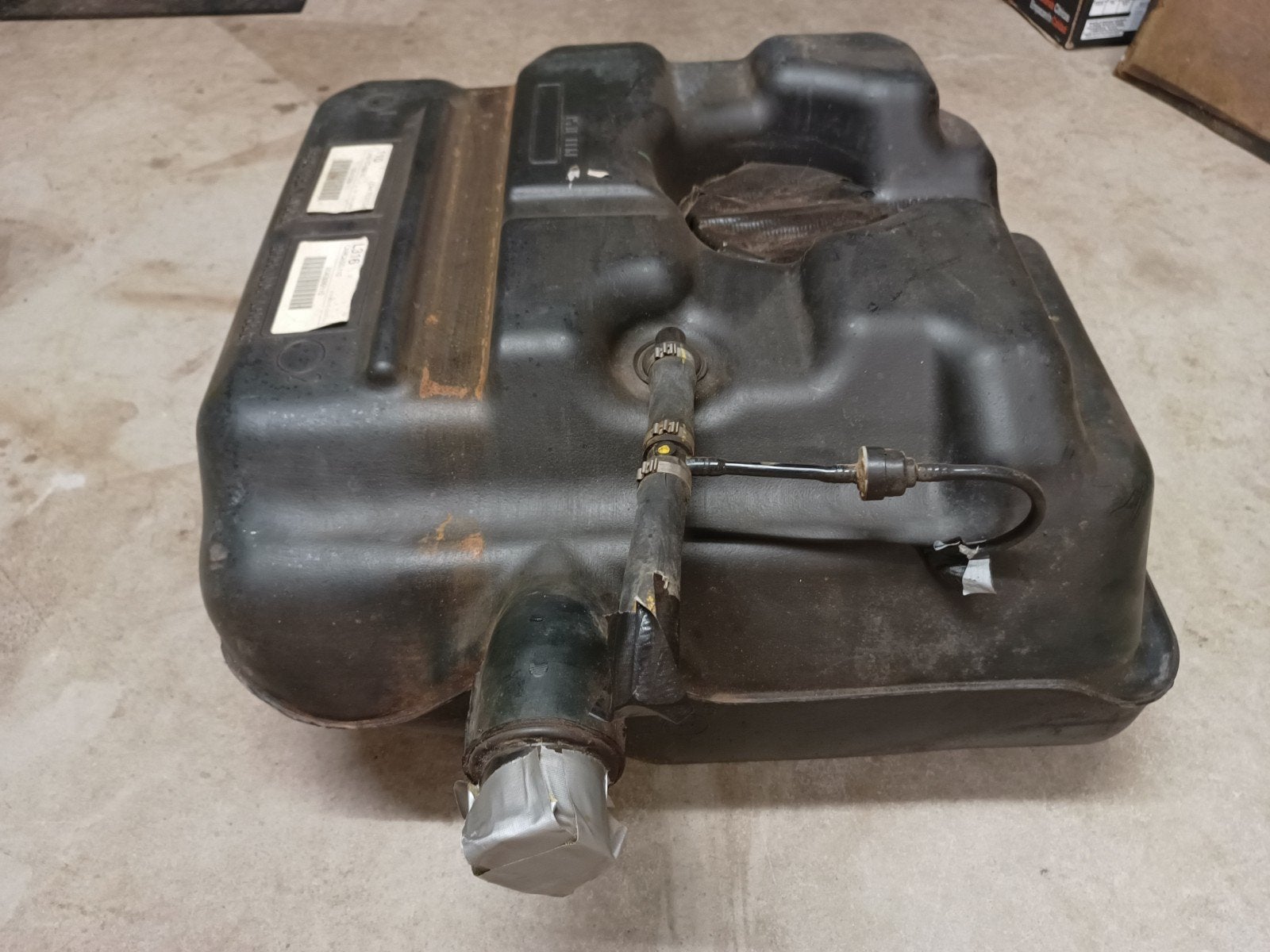 Kunststof dieseltank Defender 110 L316, Ophalen, Gebruikt, Land Rover