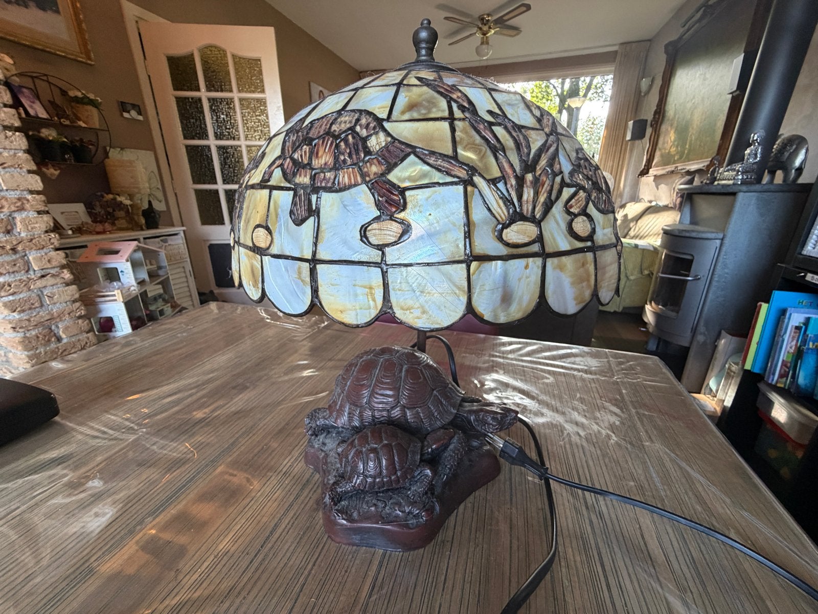 Tiffany Stijl Tafellamp met Schildpad Voet, Huis en Inrichting, Ophalen, Met schakelaar, Gebruikt, Tiffany lamp