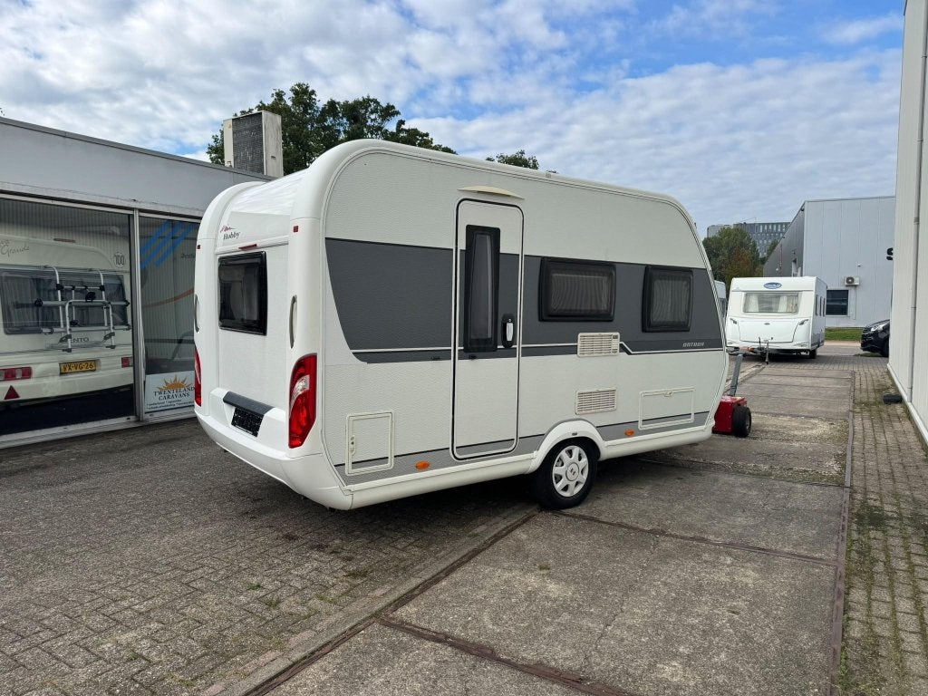 Hobby On Tour 390 SF vast bed, luifel, Bedrijf, Treinzit, 750 - 1000 kg, Tot en met 4