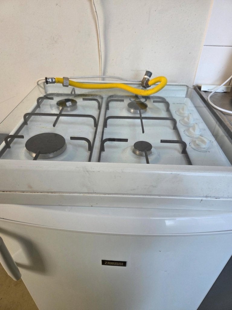Bosch Vierpits Gasfornuis, Ophalen, Gebruikt, 4 kookzones, Gas