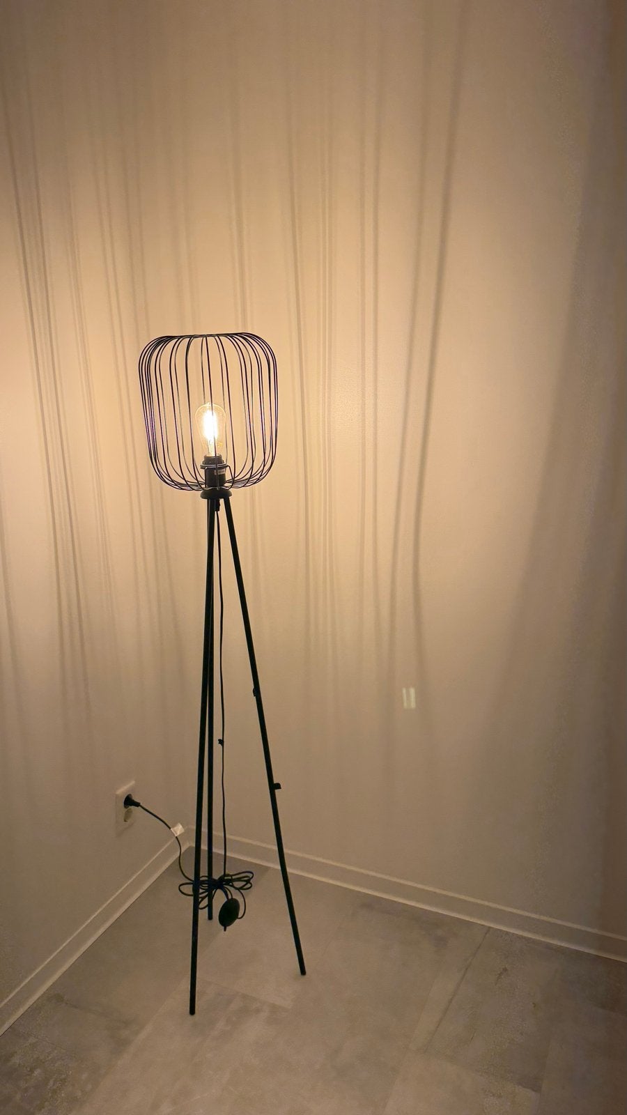 Zwarte metalen vloerlamp - 155 cm hoog, Ophalen, Gebruikt, Metaal, 150 tot 200 cm