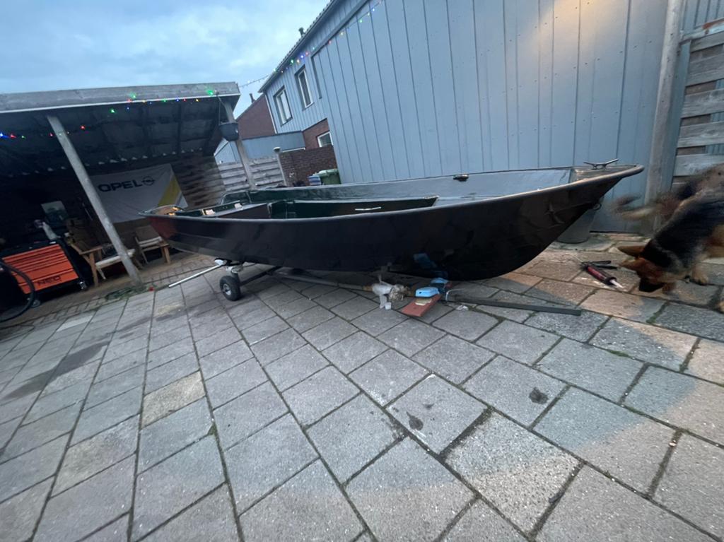 Nomad 3000 polyester visboot met motor en tank ., Ophalen of Verzenden, Zo goed als nieuw, Motor en Techniek, Motorboot