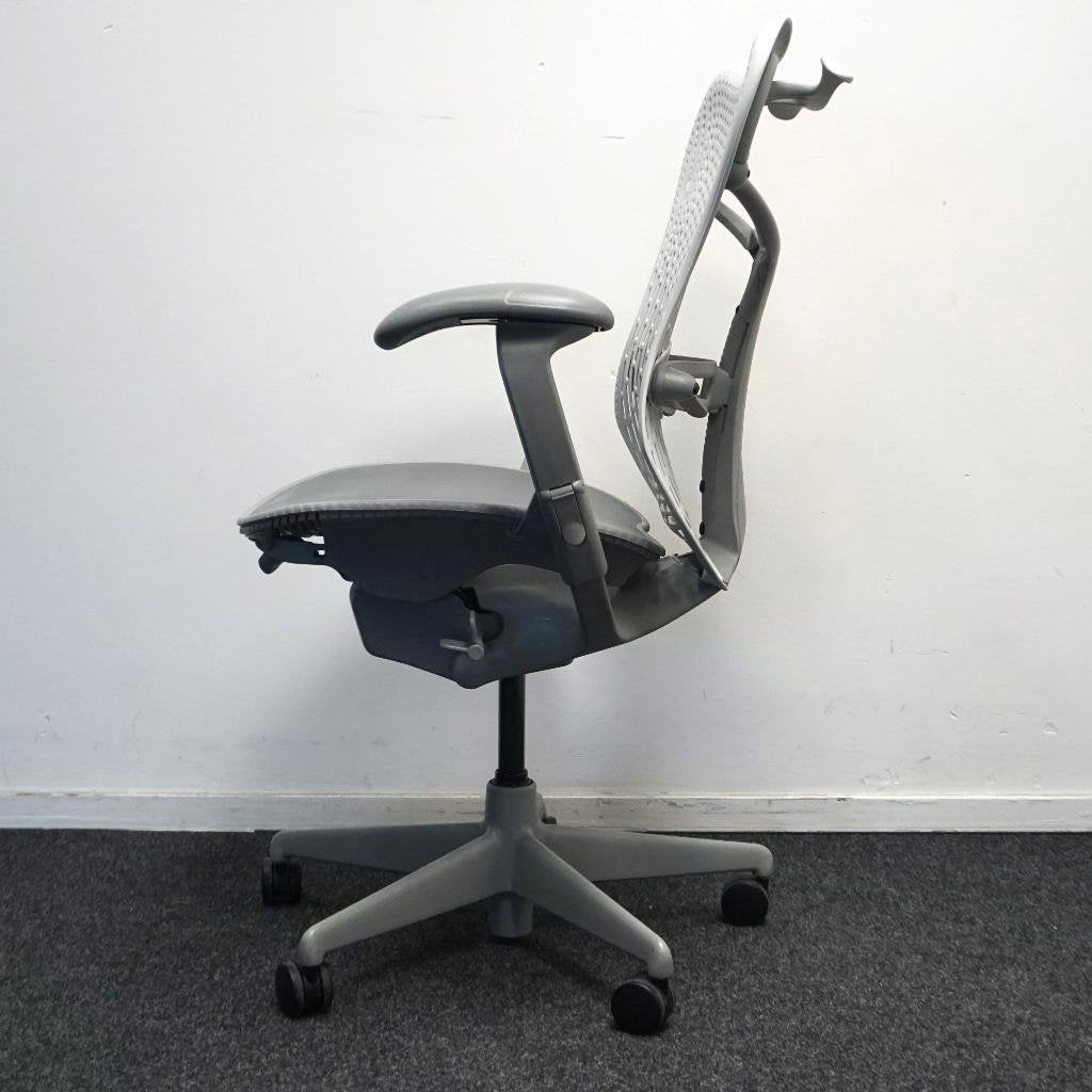 Herman Miller Mirra 1 Bureaustoel |Lichtgrijs|Kledinghanger, Gebruikt, Overige kleuren, -, -