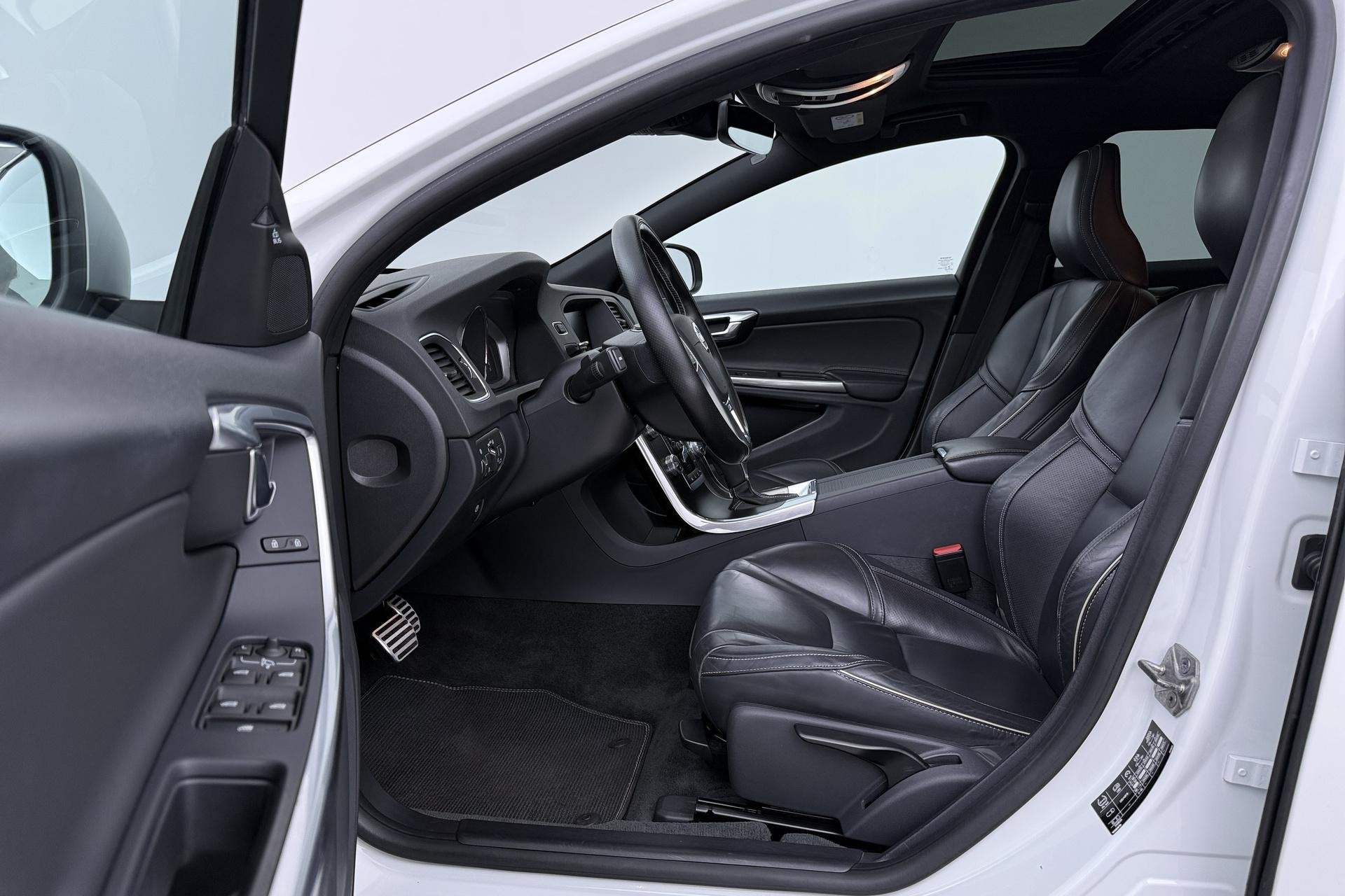 Volvo V60 2.0 T4 Business Sport | ACC | Schuifdak | BLIS | P, Gebruikt, Euro 6, 1969 cc, Wit