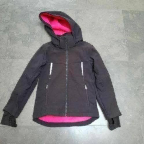 134 softshell jas, Kinderen en Baby's, Kinderkleding | Maat 134, Verzenden, Gebruikt, Meisje, Jas