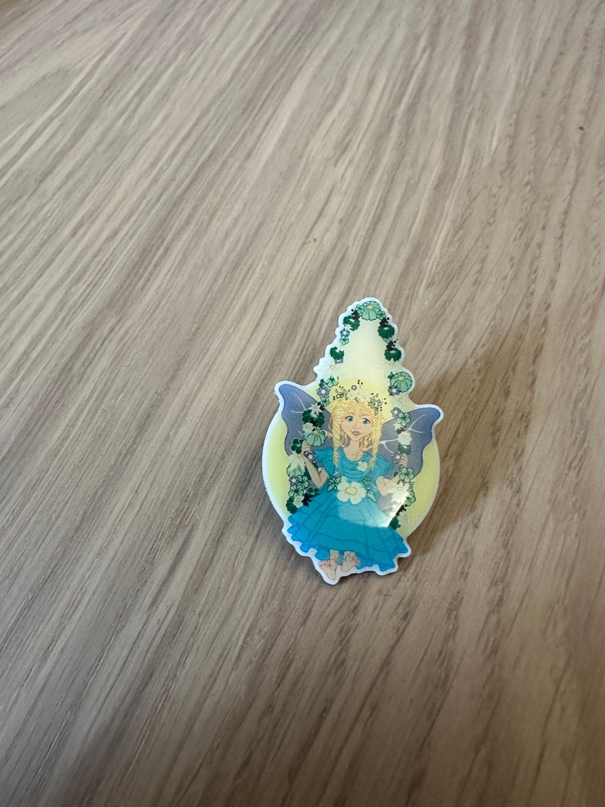 Efteling pin Droomvlucht elfje op schommel, Ophalen of Verzenden, Zo goed als nieuw, Button of Speldje