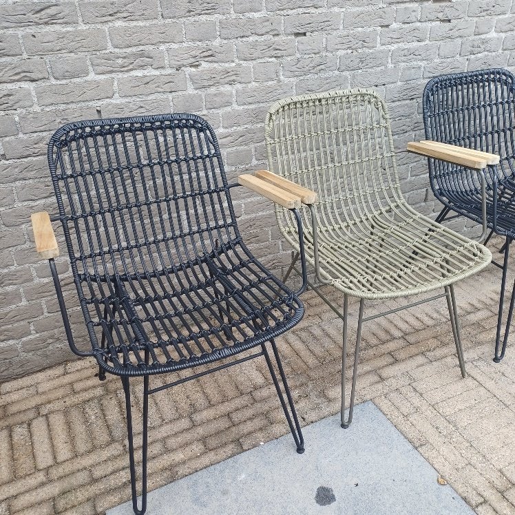 4 hippe tuinstoelen, Ophalen, Gebruikt, Kunststof