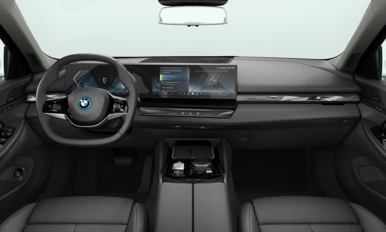 BMW i5 Touring eDrive40 Pure Edition 84 kWh (bj 2026), Auto's, Automaat, Achterwielaandrijving, Zwart, 2155 kg