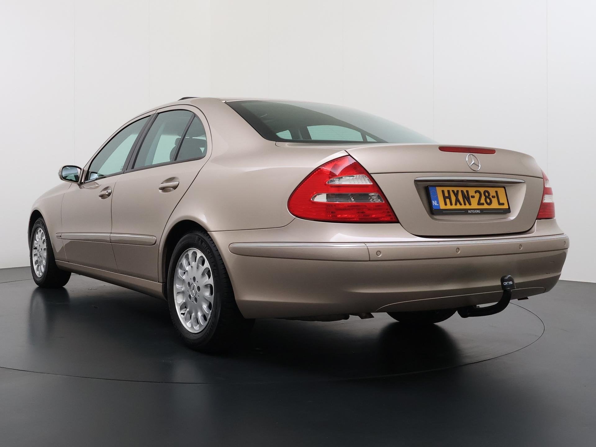 Mercedes-Benz E-klasse 240 Elegance Schuifdak Trekhaak Young, Auto's, Automaat, Gebruikt, Zwart, 2597 cc