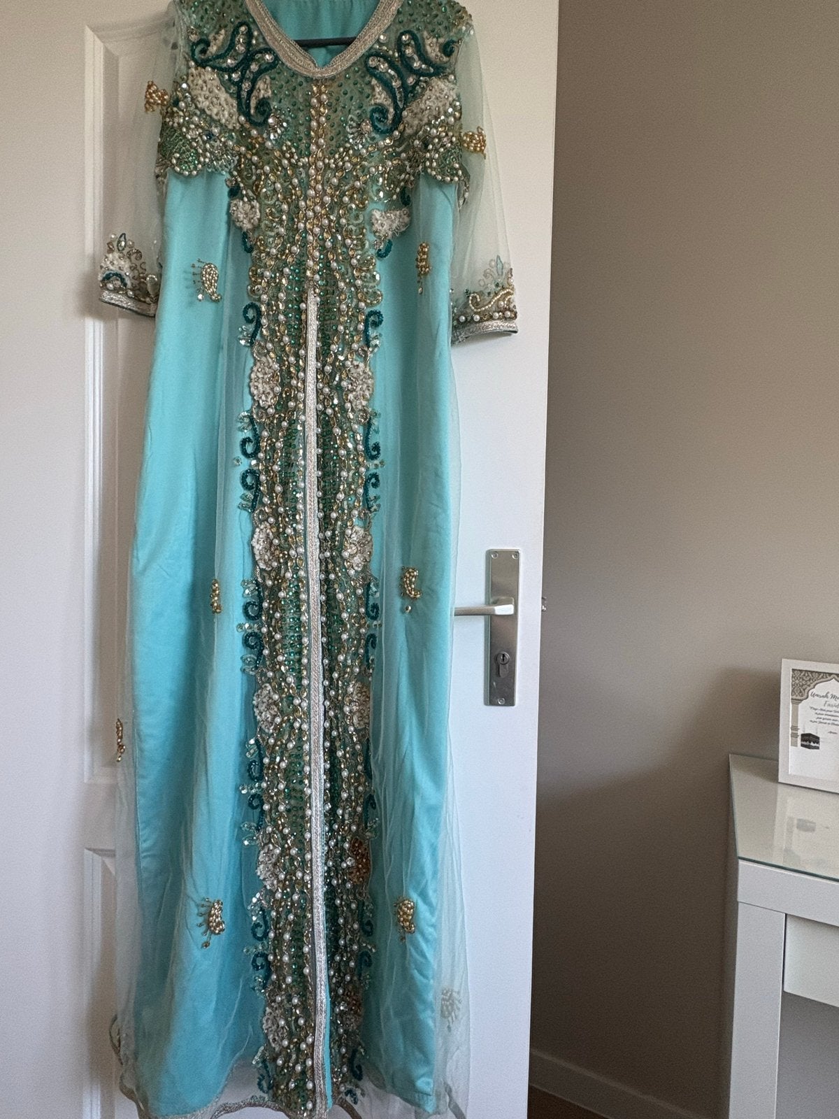 Prachtige Bruiloftjurk - Turquoise met Gouden Borduurwerk, Ophalen of Verzenden, Zo goed als nieuw, Overige kleuren, Trouwjurk