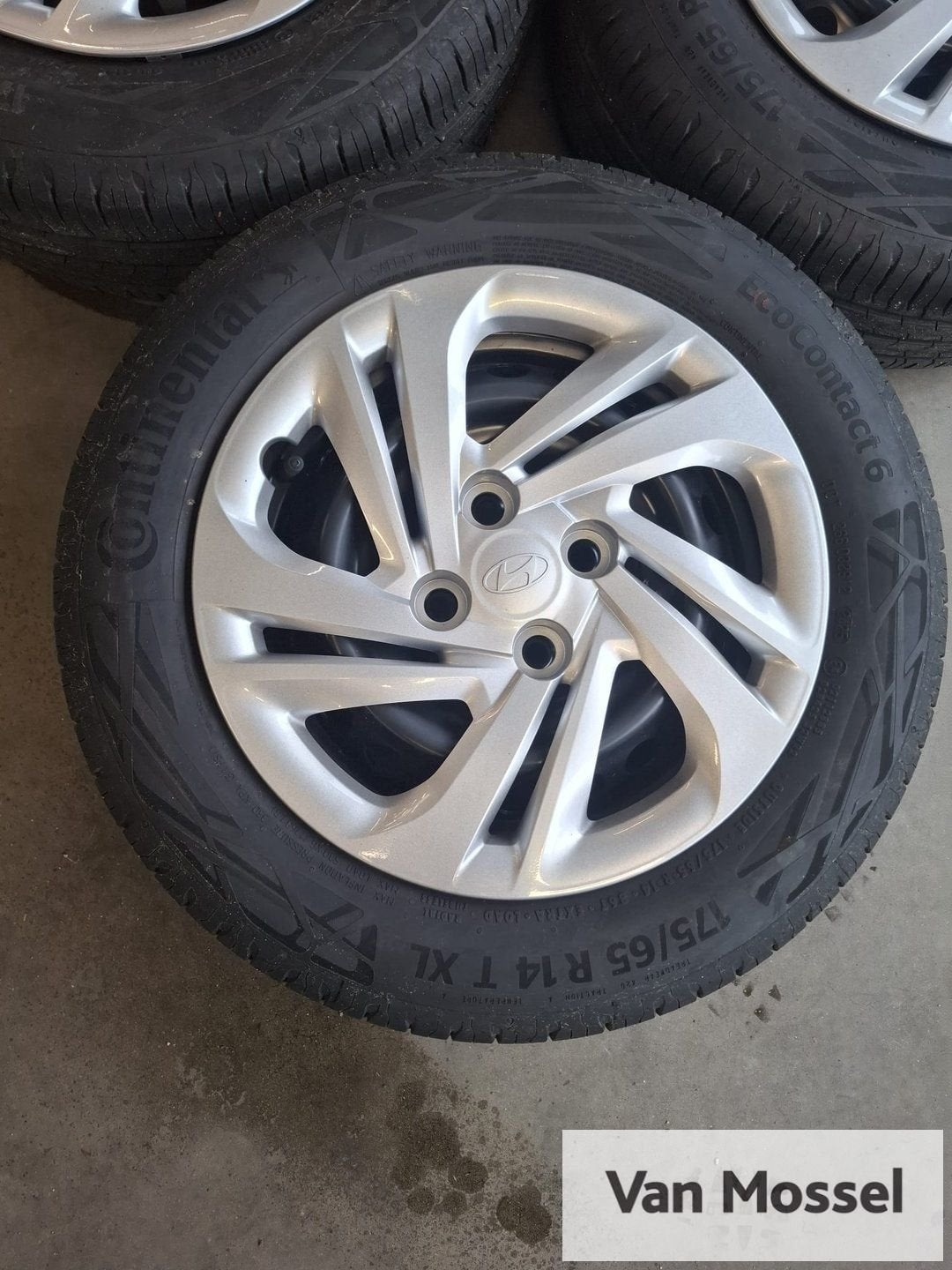 Hyundai I10 Continental Ecocontact 6 175/65/R14 86T, Auto-onderdelen, Banden en Velgen, 14 inch, Gebruikt, -, 175 mm