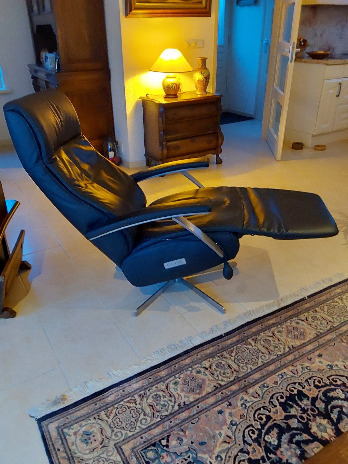 Luxe Zwarte Leren Relaxfauteuil - Comfortabel en Verstelbaar, Ophalen, Gebruikt, 100 tot 125 cm, Modern, Comfort