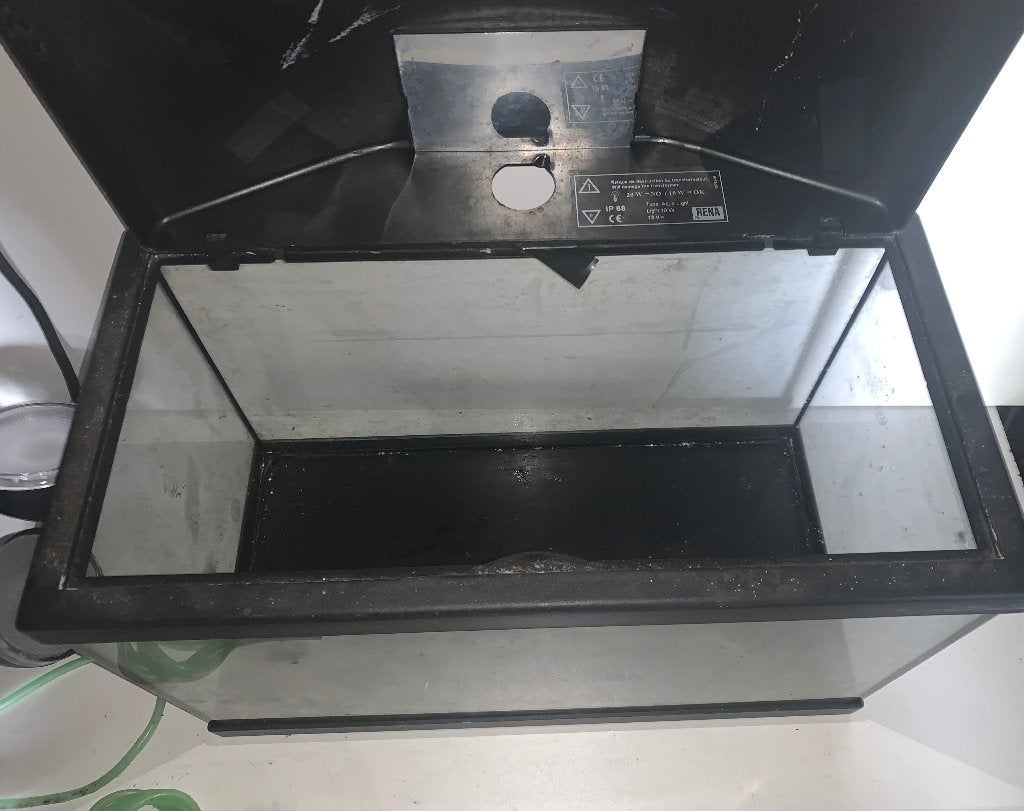 aquarium 40 cm breed 30 cm hoog en 20 cm diep, Dieren en Toebehoren, Vissen | Aquaria en Toebehoren, Ophalen of Verzenden, Inclusief slangen