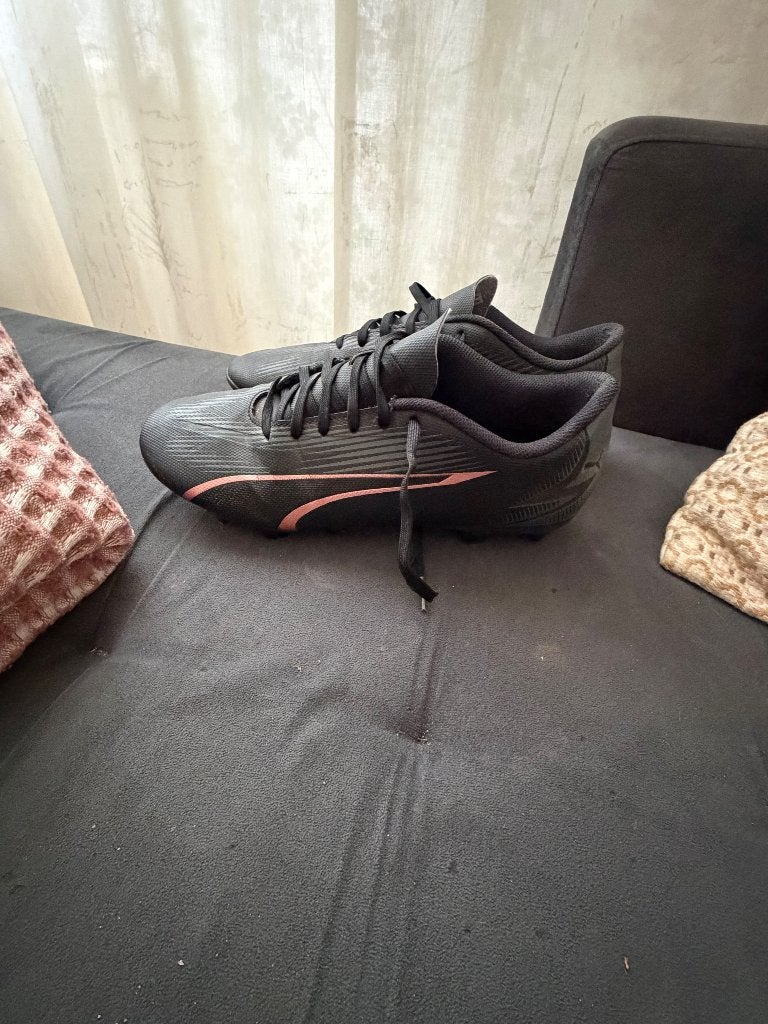 Voetbalschoen, Sport en Fitness, Ophalen, Maat XS of kleiner, Schoenen, Zo goed als nieuw