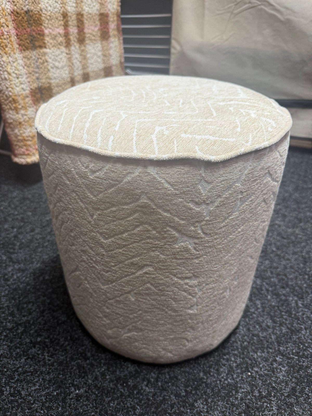 Luxe opbergpoef crème – zo goed als nieuw, Ophalen, Zo goed als nieuw, Rond, Minder dan 50 cm