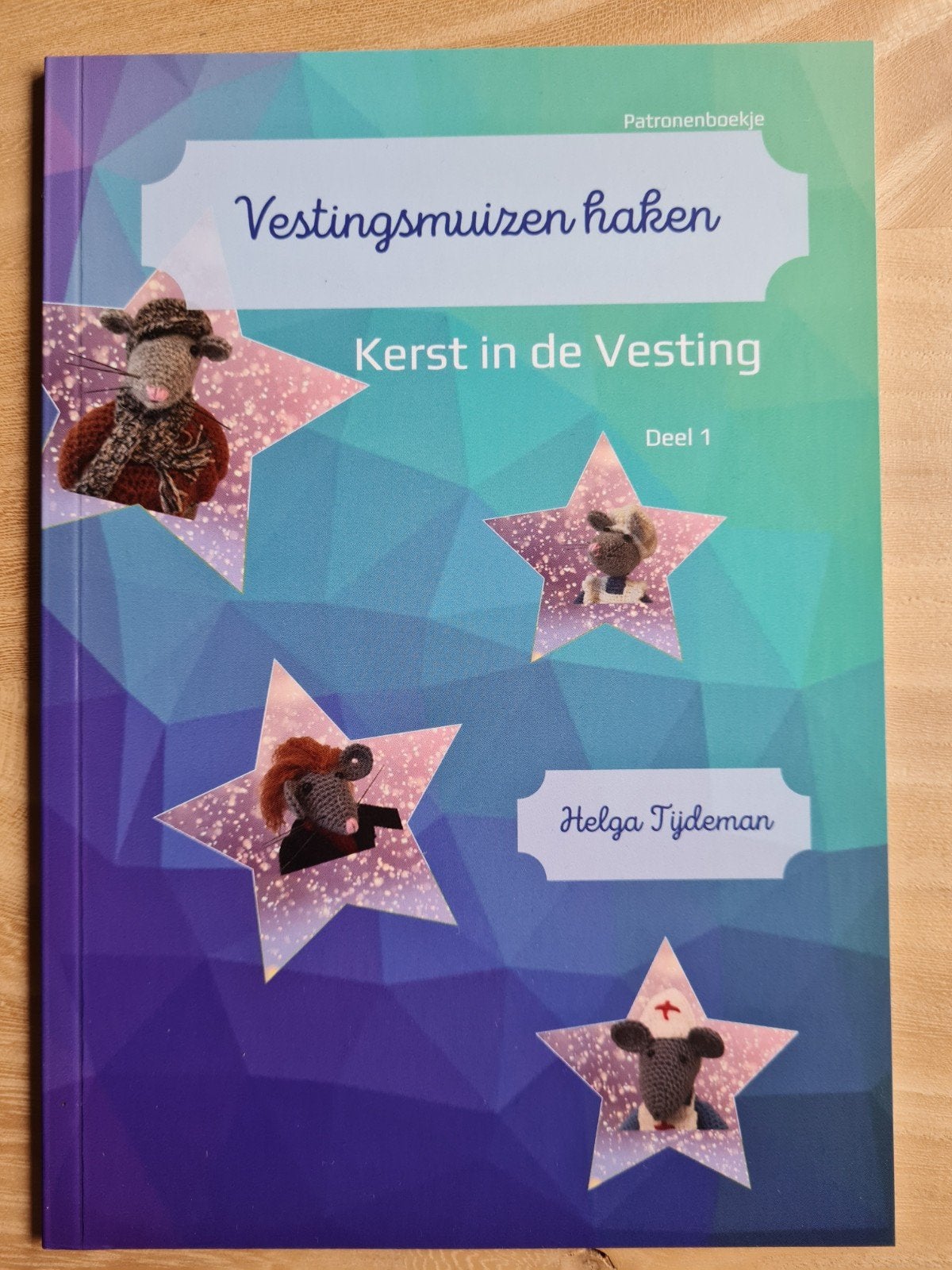 Vestingsmuizen haken: Kerst in de Vesting (Deel 1), Ophalen of Verzenden, Zo goed als nieuw, Breien en Haken, Helga Tijdeman