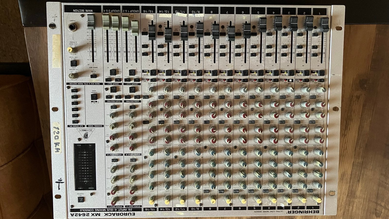 Behringer Eurorack MX2642A Mengpaneel - Gebruikssporen, Ophalen of Verzenden, Gebruikt, 20 kanalen of meer, Microfooningang