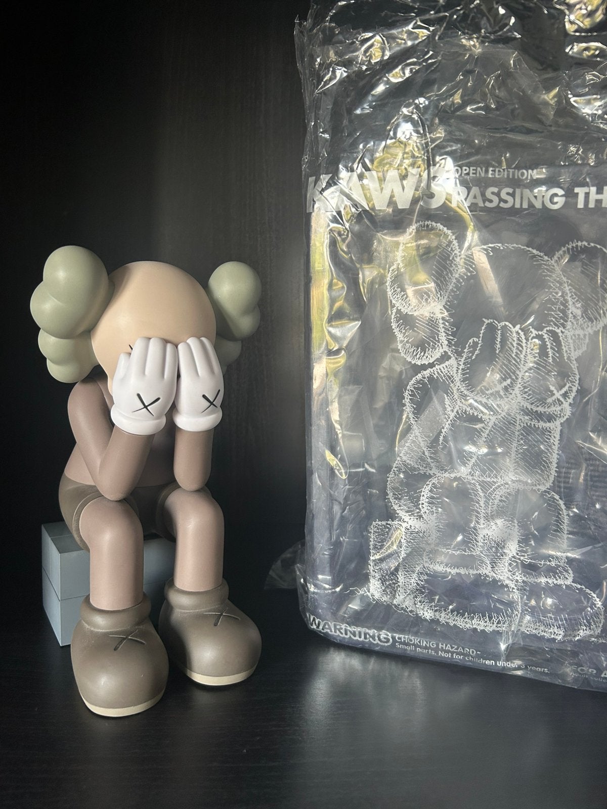 Kaws passing through 2018, Ophalen of Verzenden, Zo goed als nieuw