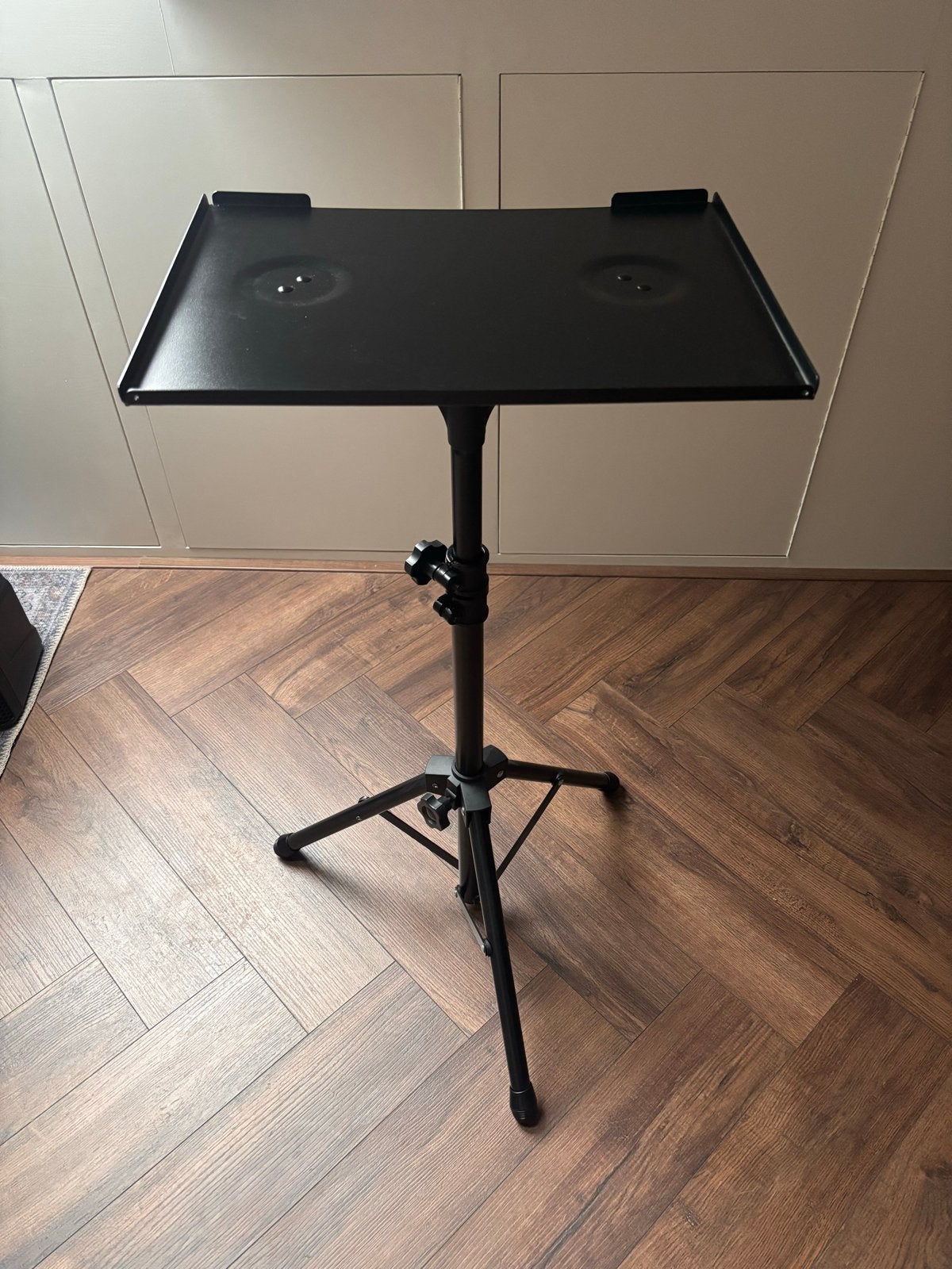 Millenium verstelbare laptop apparatuur standaard, Muziek en Instrumenten, Ophalen, Zo goed als nieuw, Instrumentstandaard, Keyboard of Synthesizer