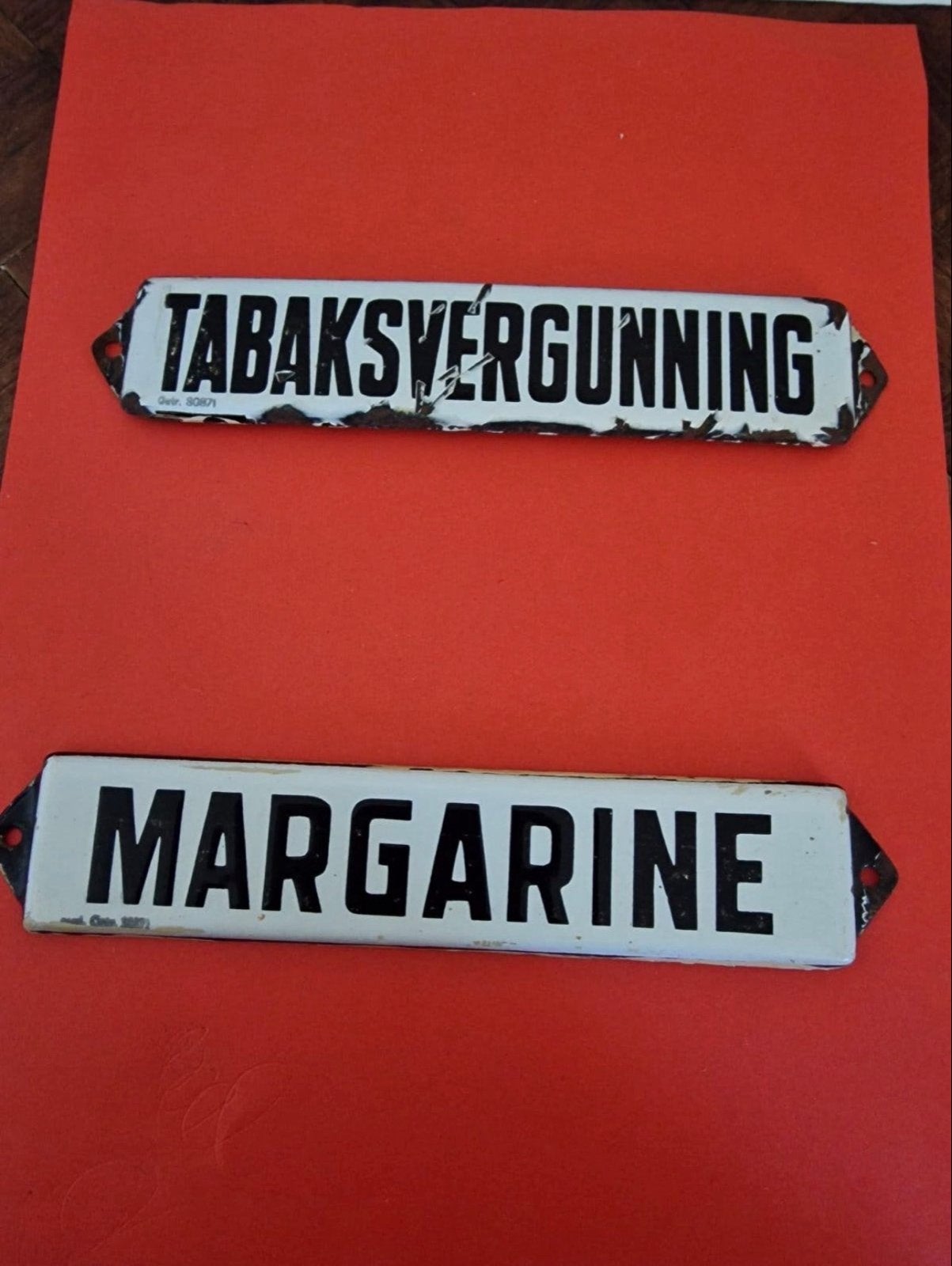 Vintage Emaille Borden: Tabaksvergunning & Margarine, Ophalen