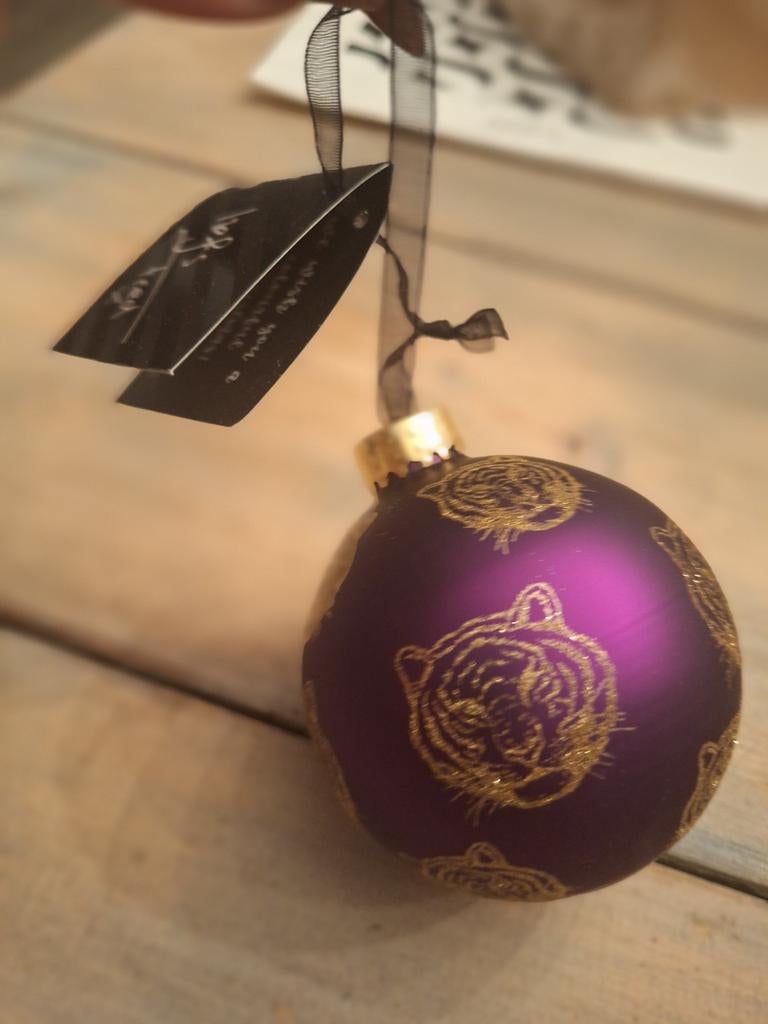 Paarse kerstbal met gouden tijgerprint, Diversen, Ophalen of Verzenden