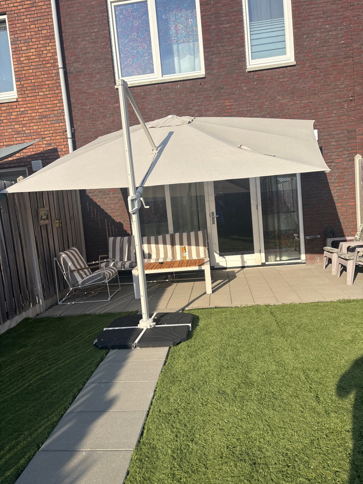 Zweefparasol met voet - Gebruikt (beschadigd ), Ophalen, Gebruikt, Kantelbaar, 2 tot 3 meter