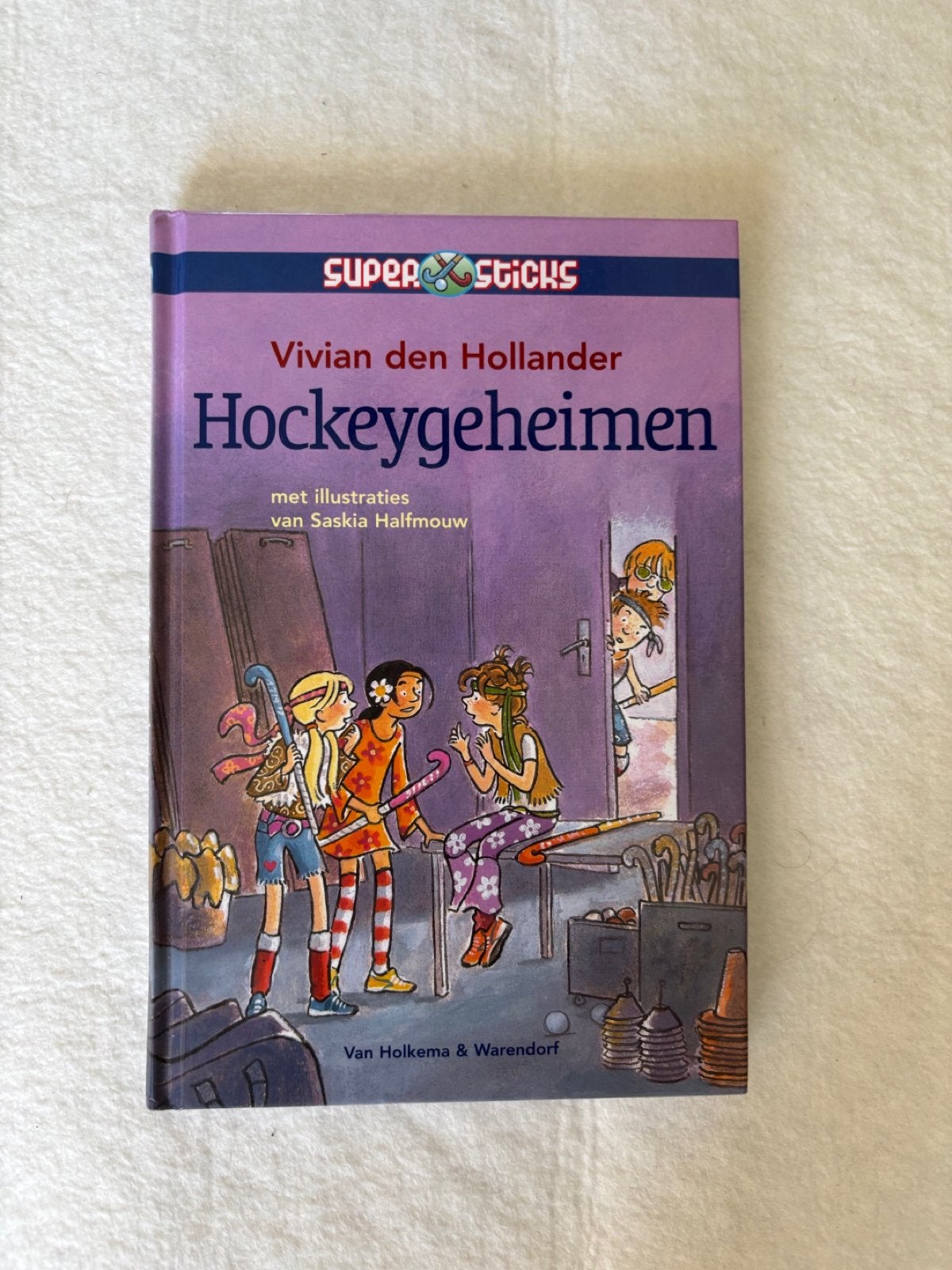 Supersticks: Hockeygeheimen - Vivian den Hollander, Boeken, Ophalen of Verzenden, Zo goed als nieuw, Fictie