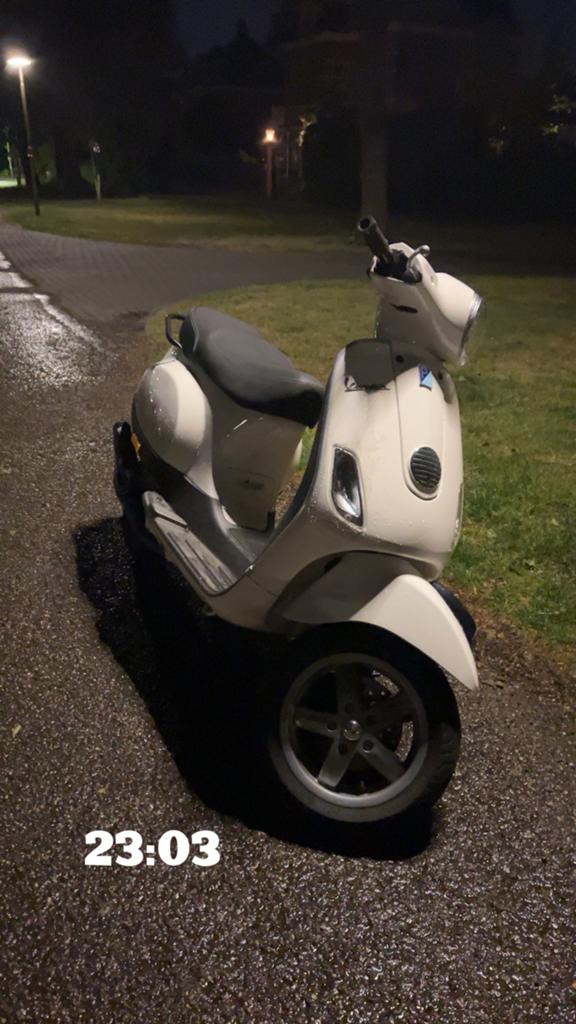 Vespa lx 50cc 2 takt, Fietsen en Brommers, Scooters | Vespa, Zo goed als nieuw, Vespa LX, Benzine, Ophalen